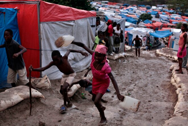 Camp sur l'ancien golf de Pétion-Ville. © Reuters Camp sur l'ancien golf de Pétion-Ville. © Reuters